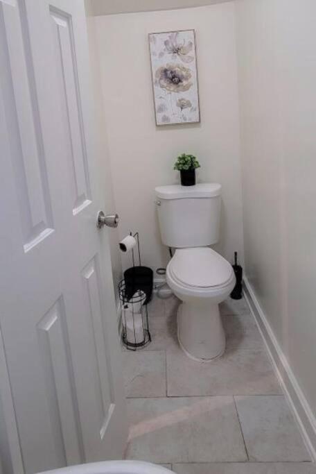 Great 2 Bedroom Condo,Free Parking,Easy Commute. Ирвингтон Экстерьер фото